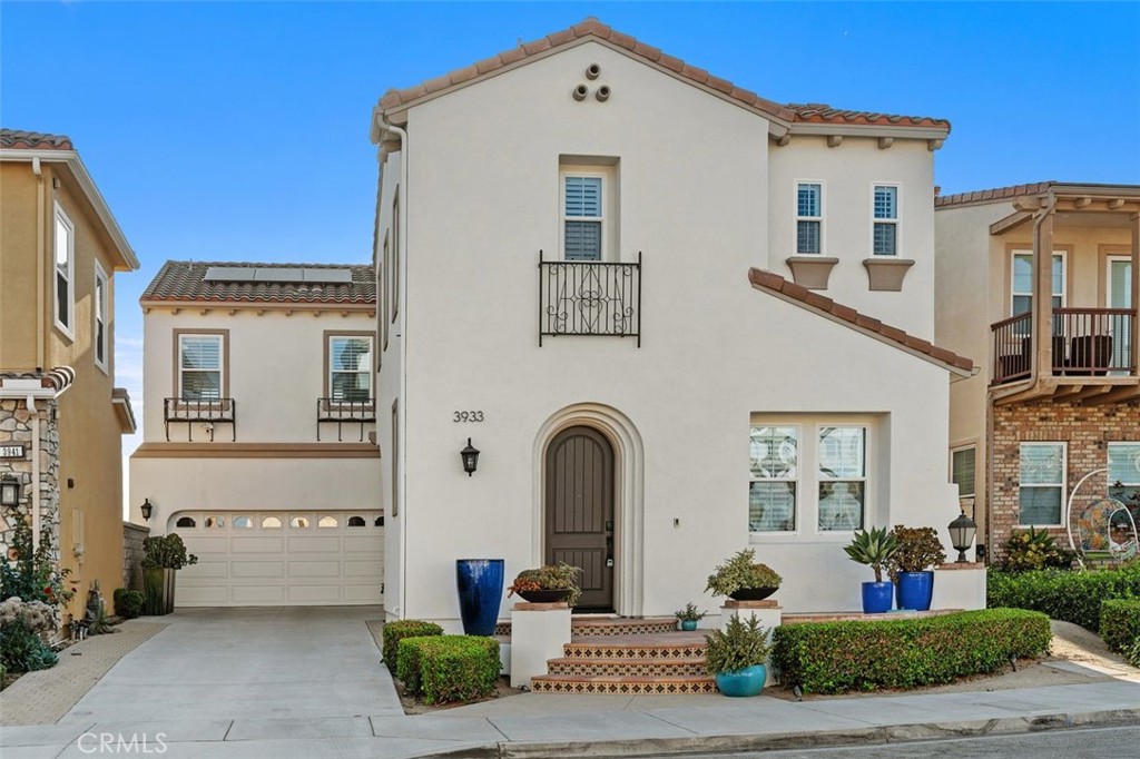 3933 Diamond Hill