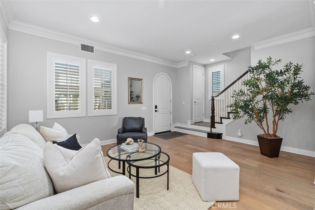 3933 Diamond Hill