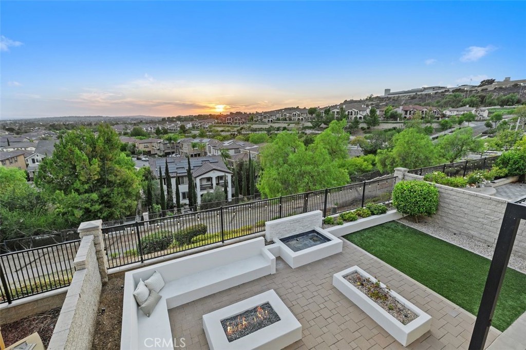 3933 Diamond Hill