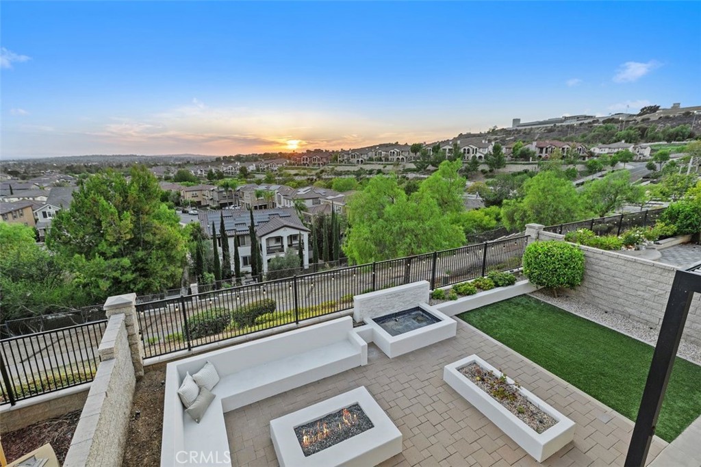 3933 Diamond Hill