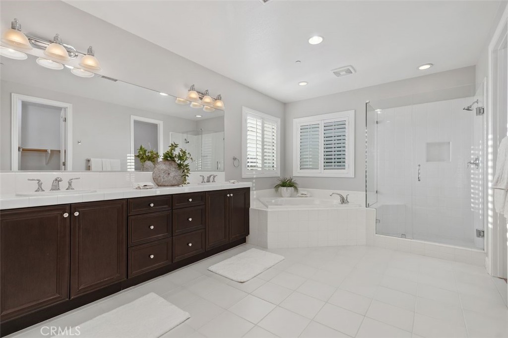 3933 Diamond Hill