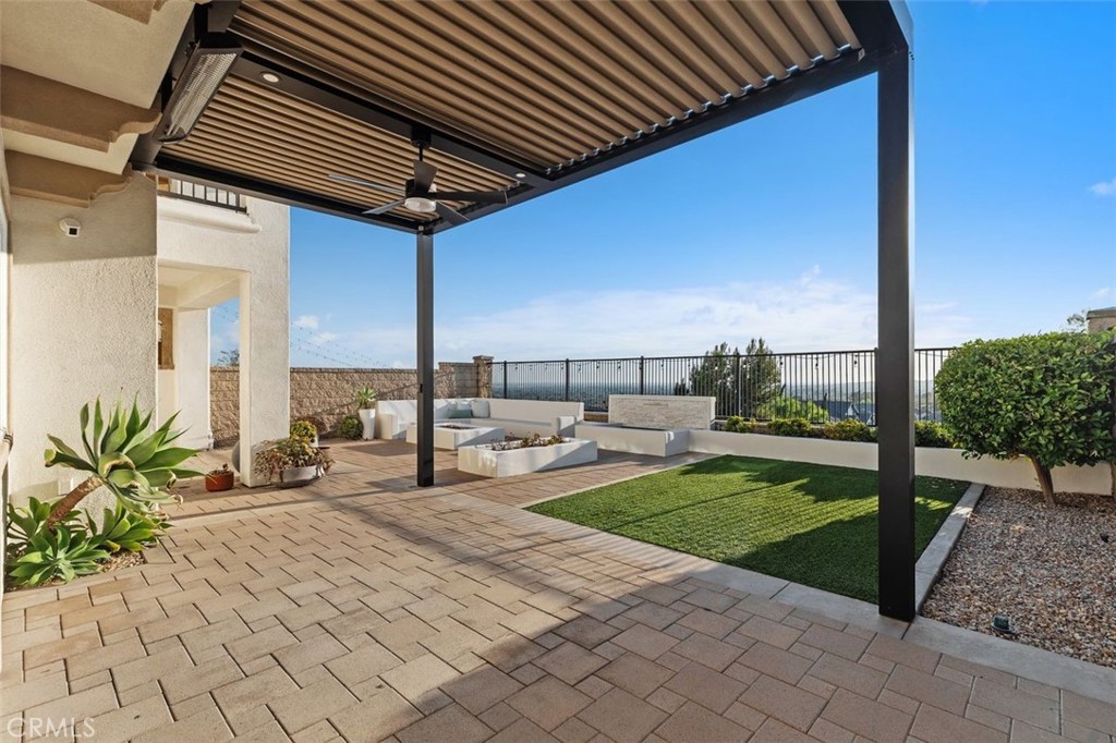 3933 Diamond Hill