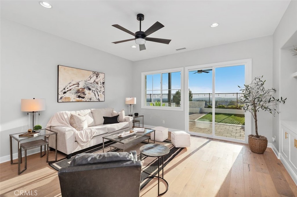 3933 Diamond Hill