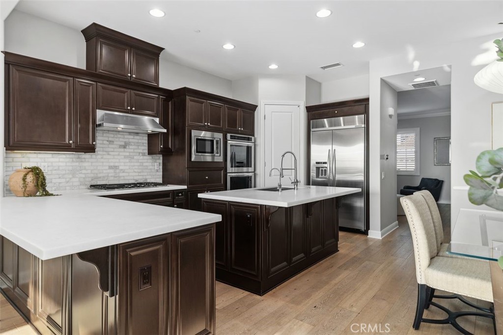 3933 Diamond Hill