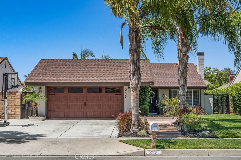 253 N Camino Arroyo