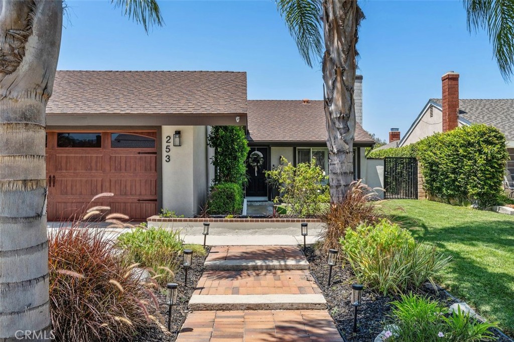 253 N Camino Arroyo