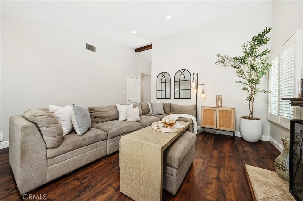 253 N Camino Arroyo