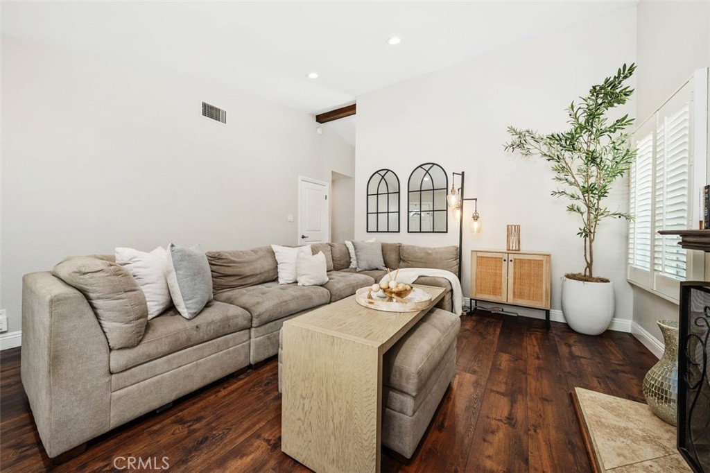 253 N Camino Arroyo