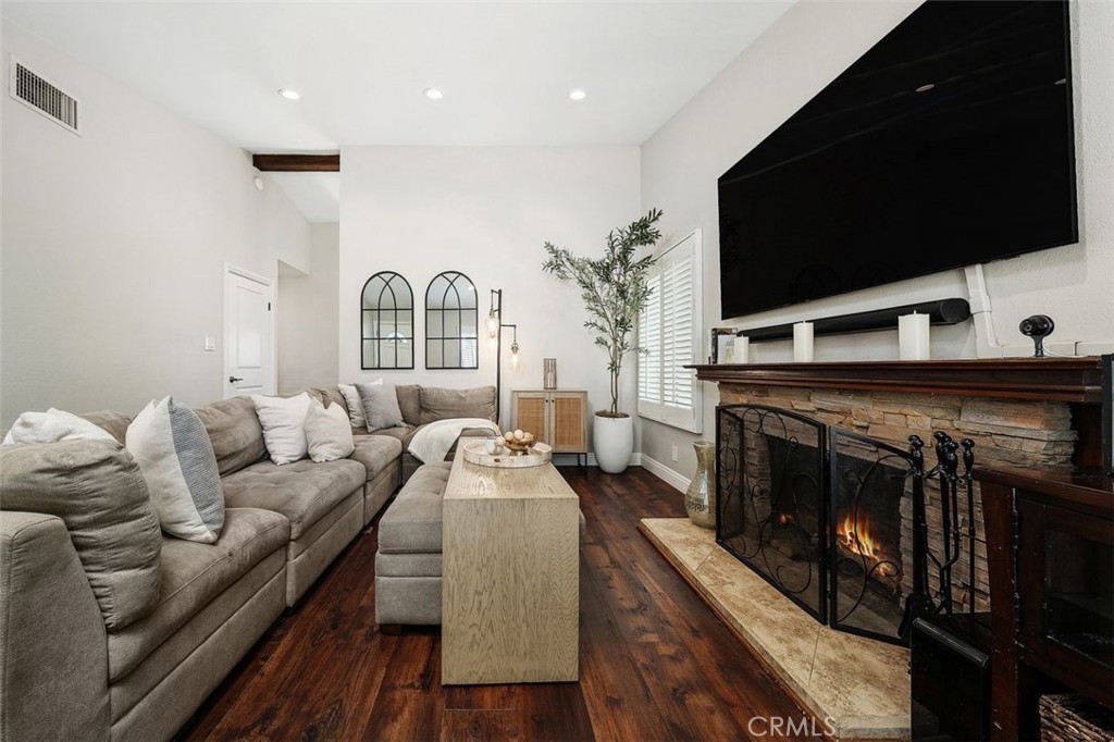 253 N Camino Arroyo