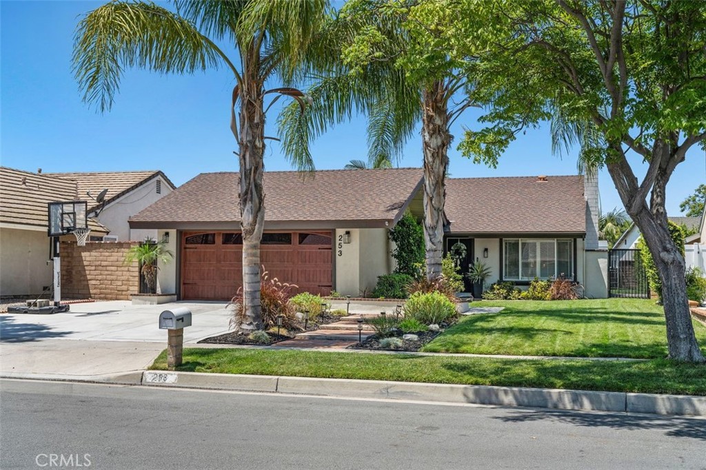 253 N Camino Arroyo