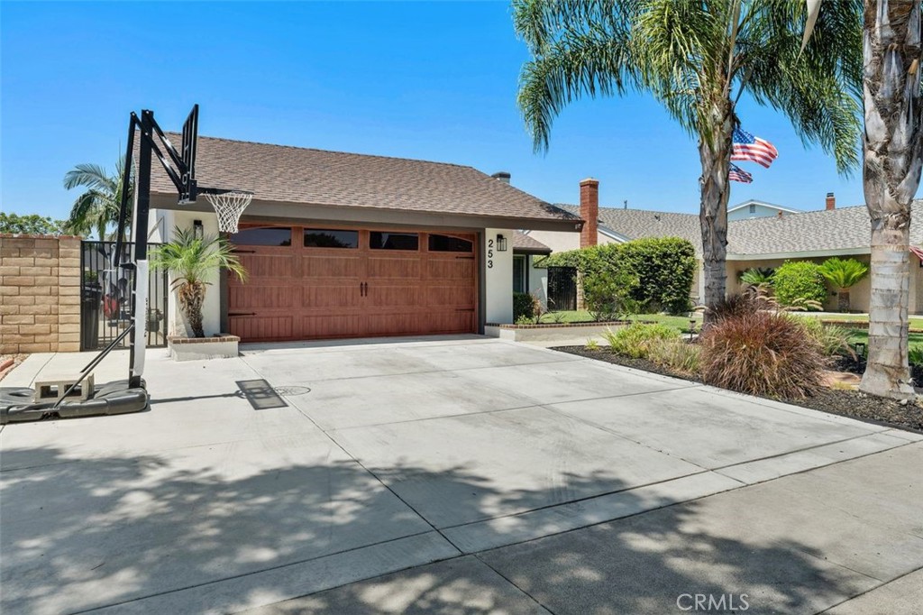 253 N Camino Arroyo