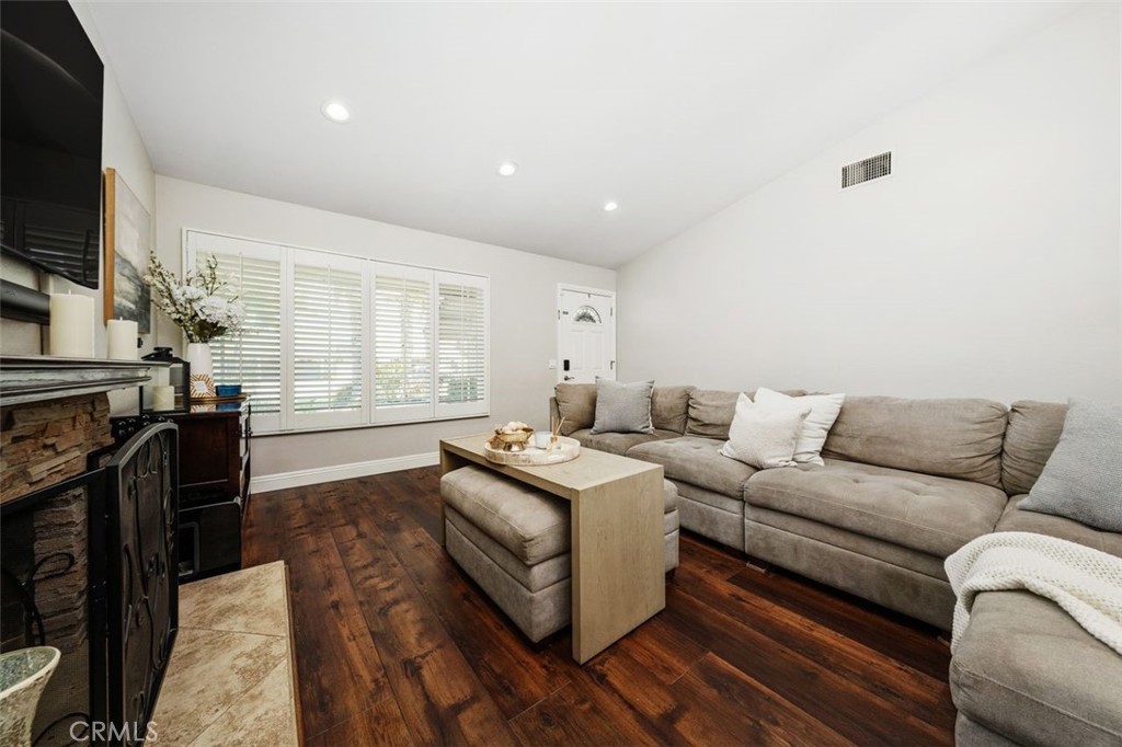 253 N Camino Arroyo