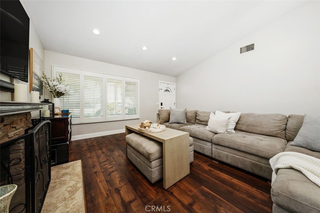253 N Camino Arroyo