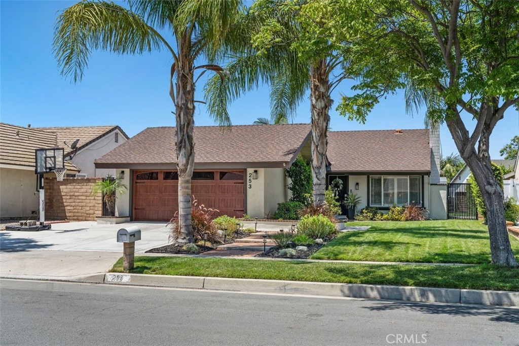 253 N Camino Arroyo