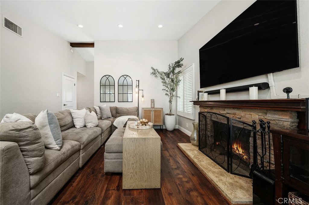 253 N Camino Arroyo