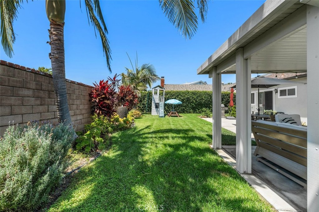 253 N Camino Arroyo