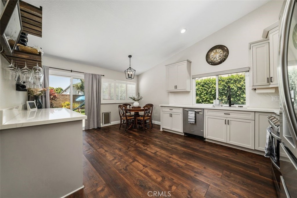 253 N Camino Arroyo