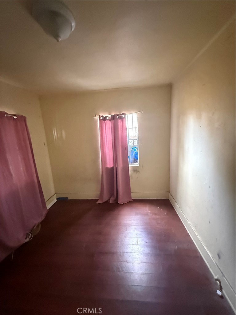 5611 S Normandie