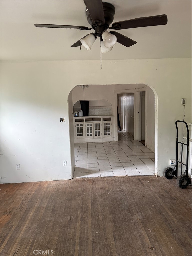 5611 S Normandie