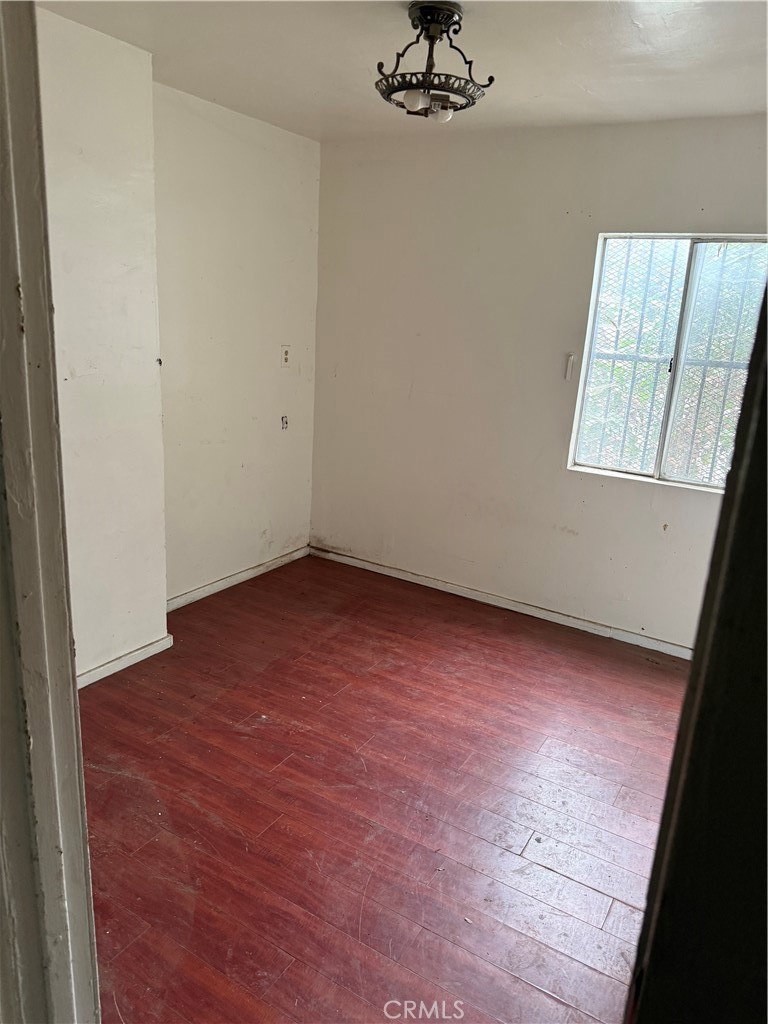 5611 S Normandie