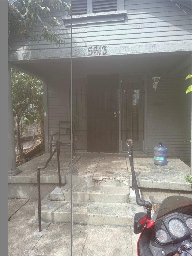 5611 S Normandie