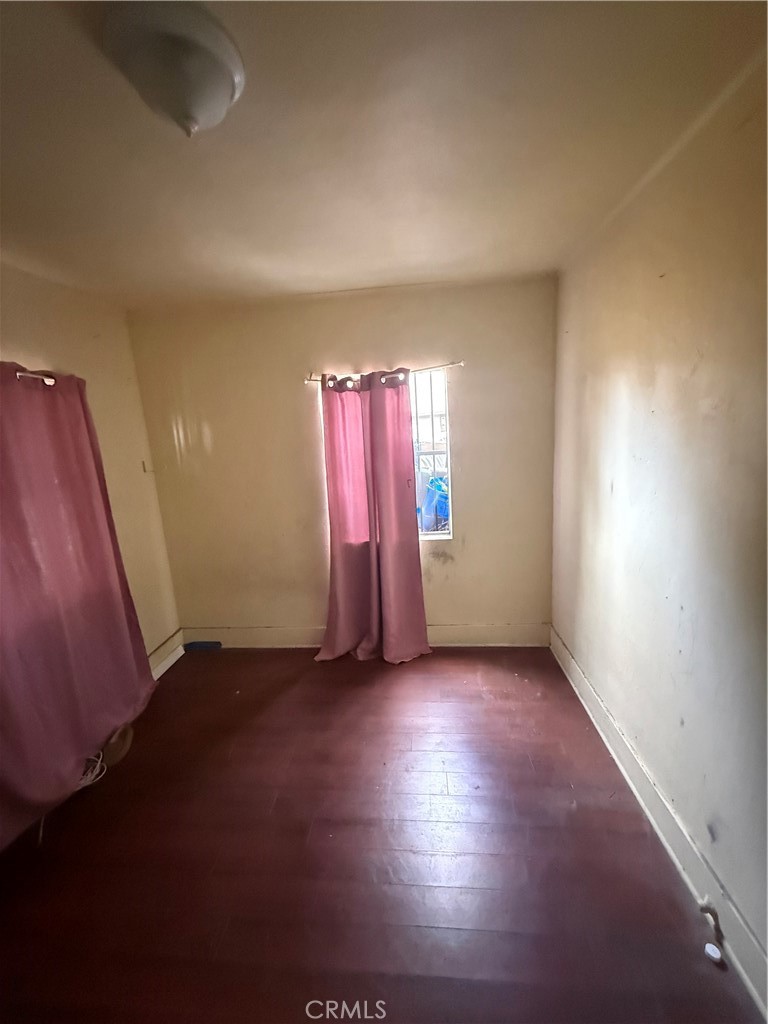 5611 S Normandie