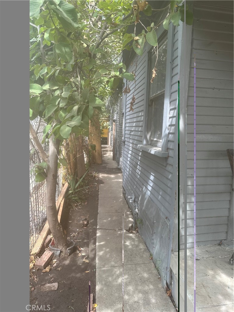 5611 S Normandie