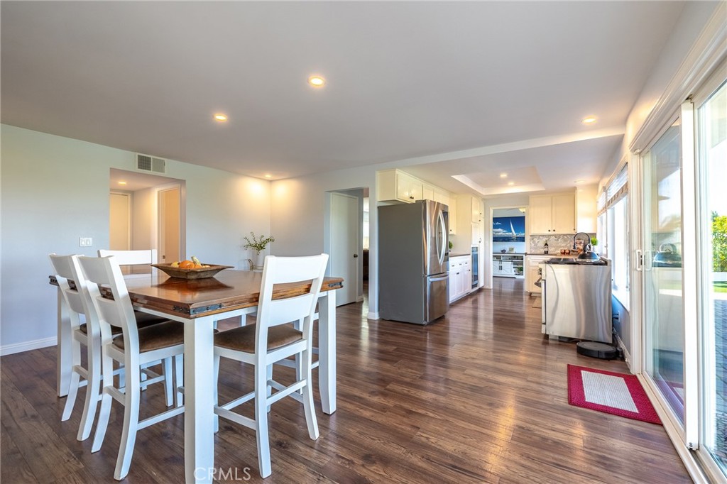 5217 E Rolling Hills Drive