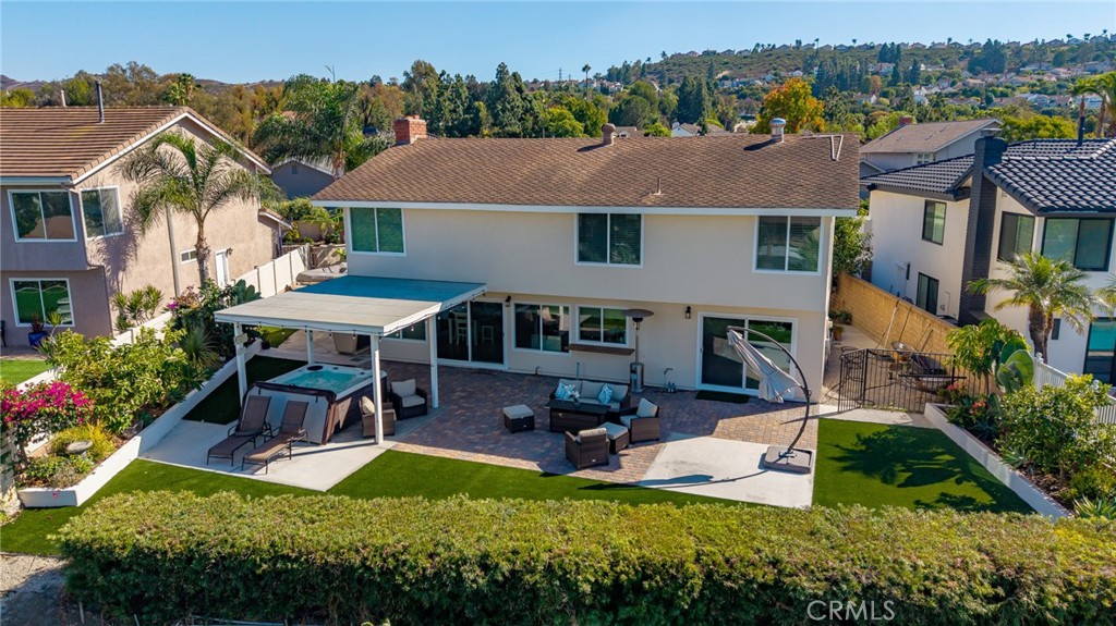 5217 E Rolling Hills Drive