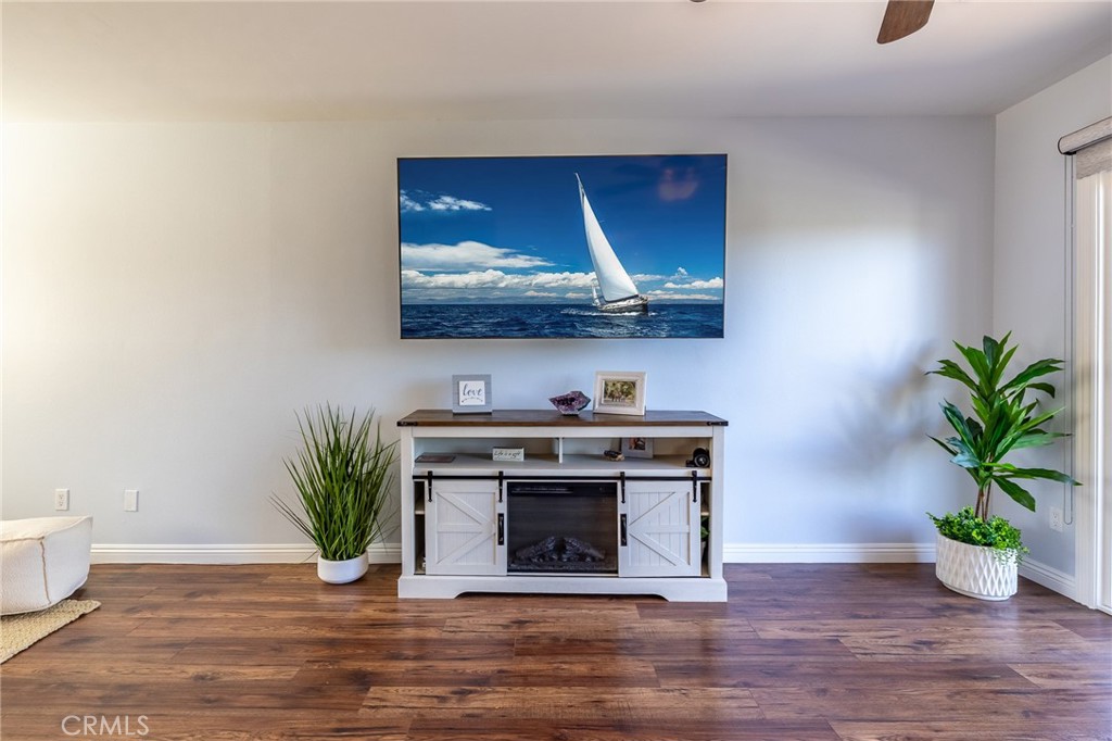 5217 E Rolling Hills Drive