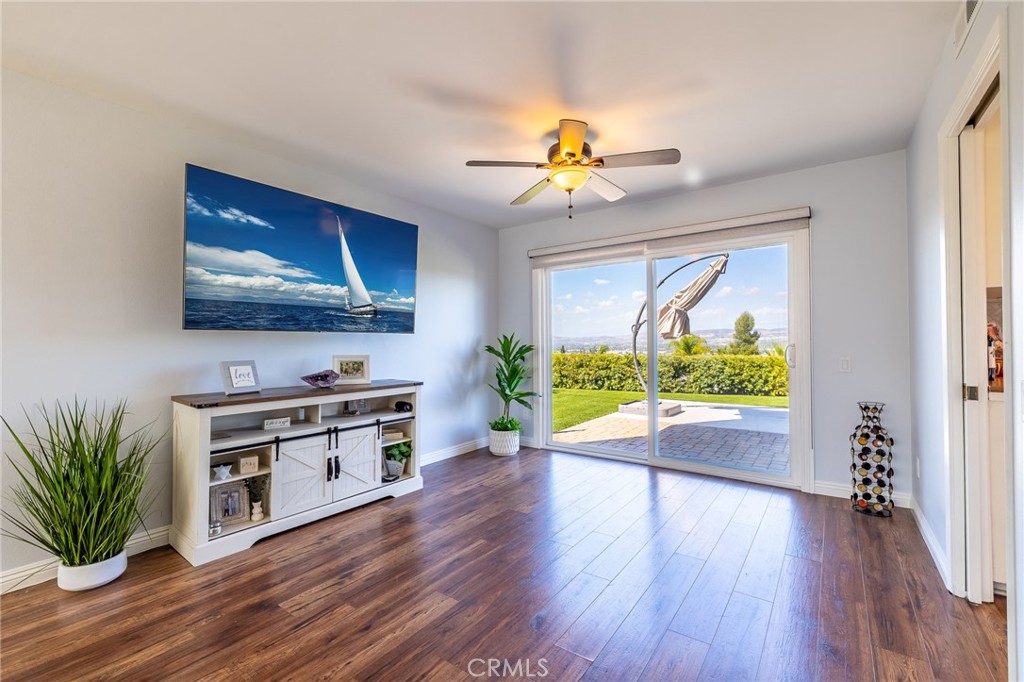 5217 E Rolling Hills Drive
