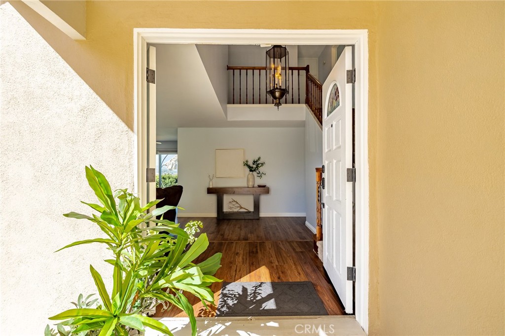 5217 E Rolling Hills Drive