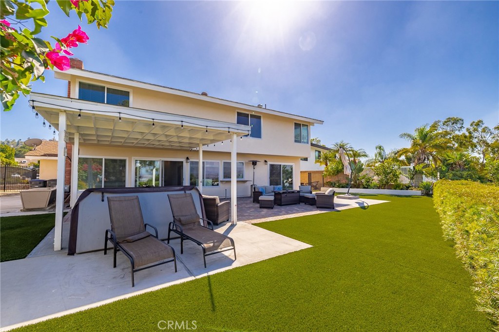 5217 E Rolling Hills Drive