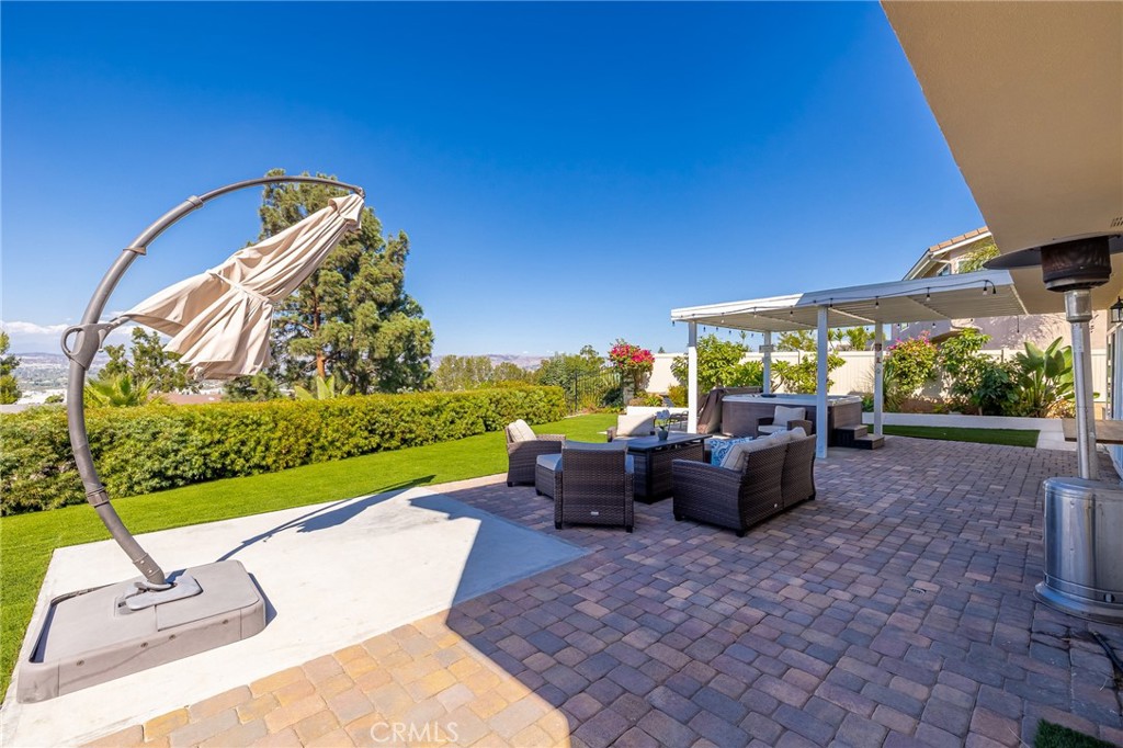 5217 E Rolling Hills Drive