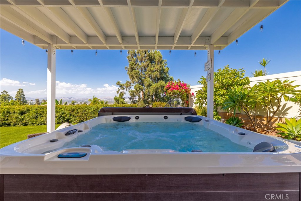 5217 E Rolling Hills Drive
