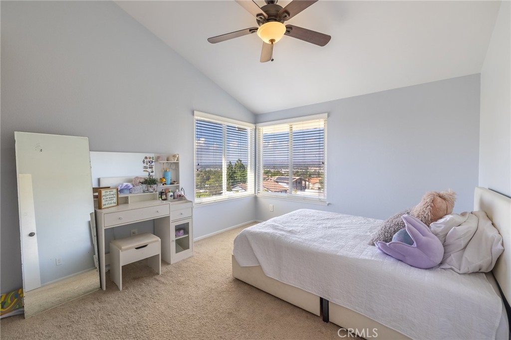 5217 E Rolling Hills Drive