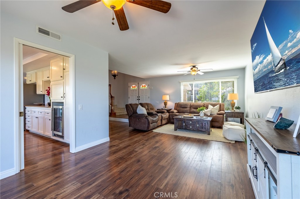 5217 E Rolling Hills Drive