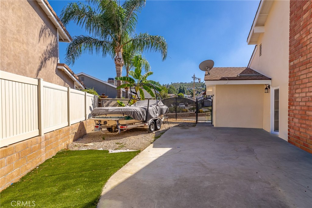5217 E Rolling Hills Drive