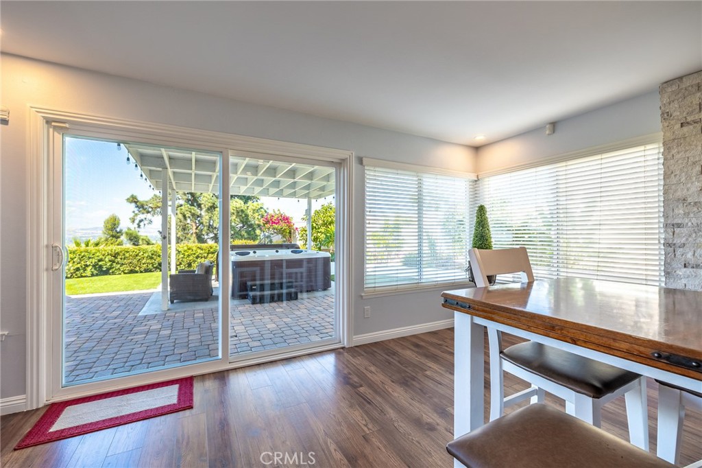 5217 E Rolling Hills Drive