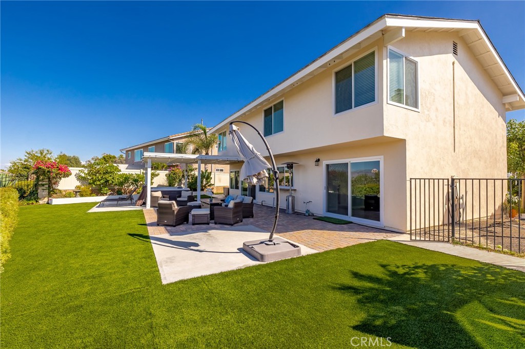 5217 E Rolling Hills Drive