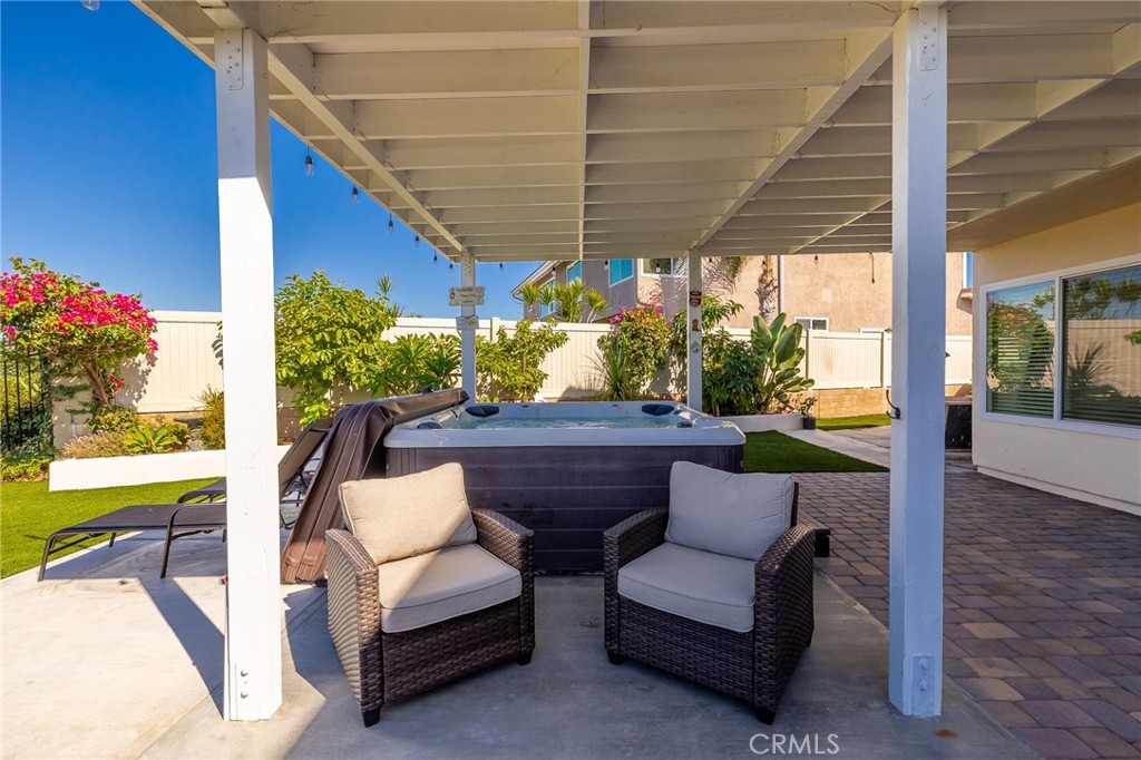 5217 E Rolling Hills Drive