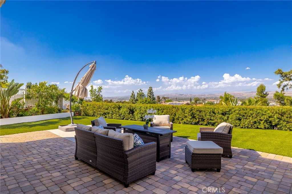 5217 E Rolling Hills Drive