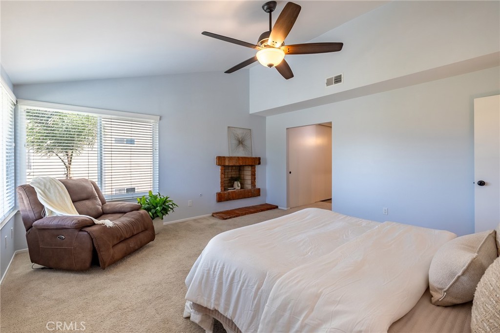 5217 E Rolling Hills Drive