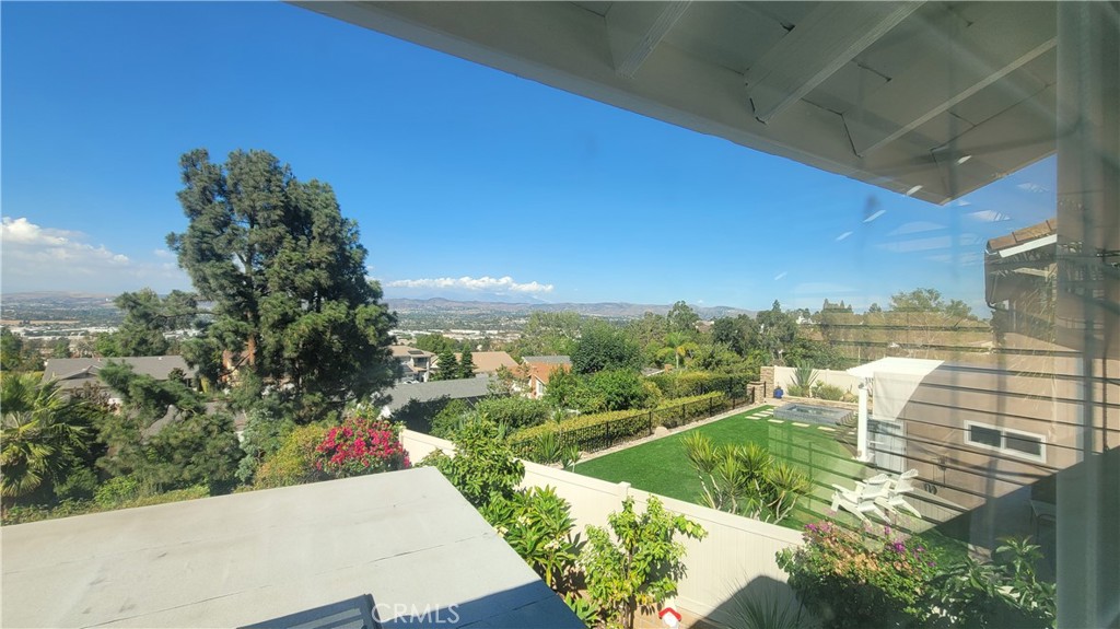 5217 E Rolling Hills Drive