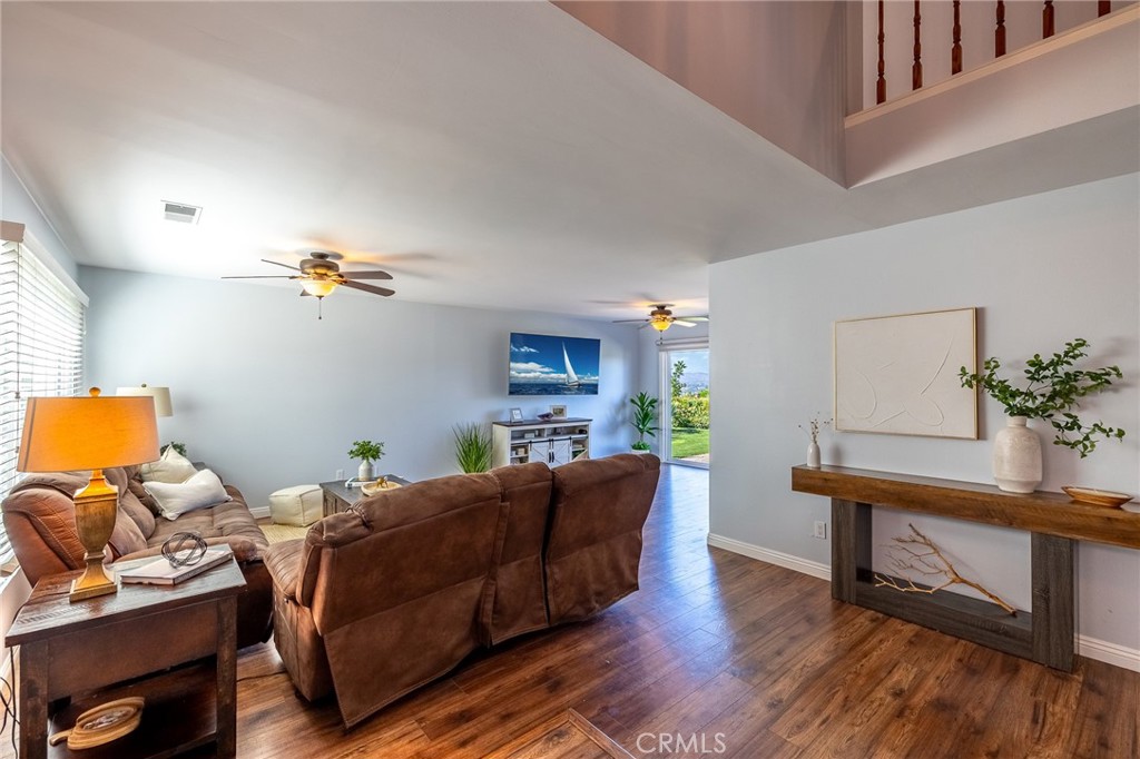 5217 E Rolling Hills Drive