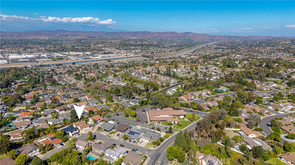 5217 E Rolling Hills Drive
