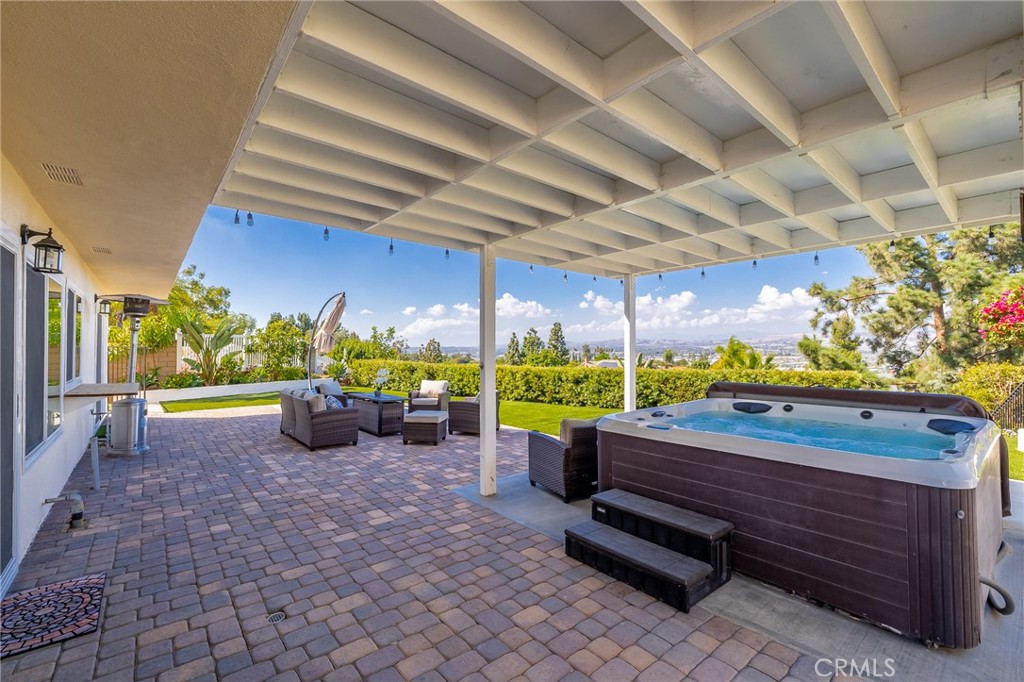 5217 E Rolling Hills Drive