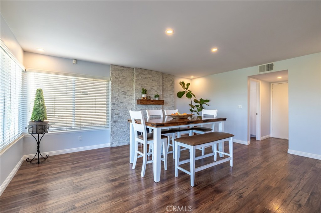 5217 E Rolling Hills Drive