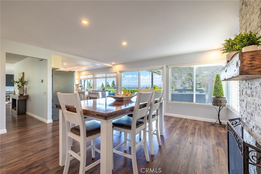 5217 E Rolling Hills Drive