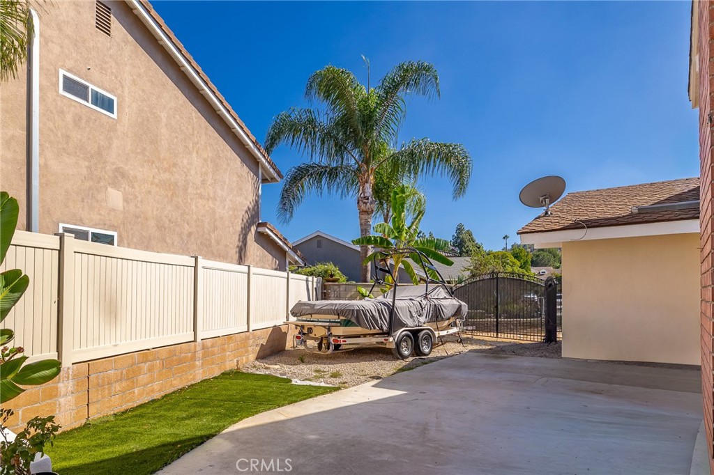5217 E Rolling Hills Drive